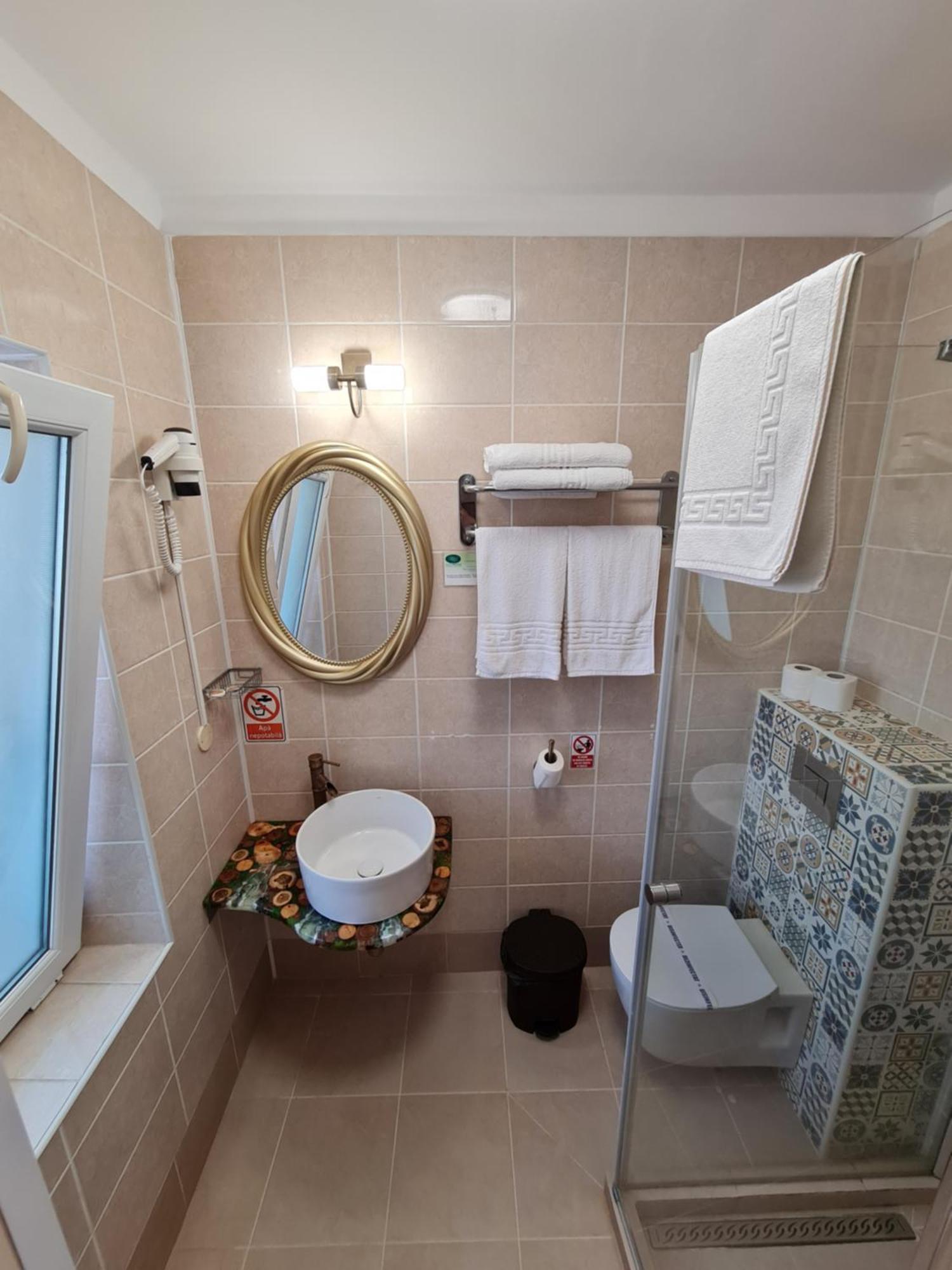 H By Hambar Gazde/Camere de închiriat Vama Veche
